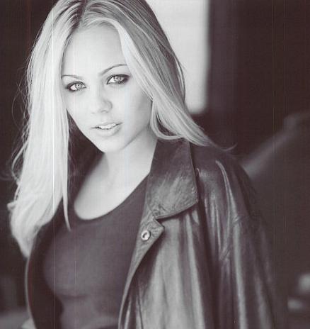 Laura Vandervoort photos