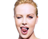 charlize261280x1024.jpg